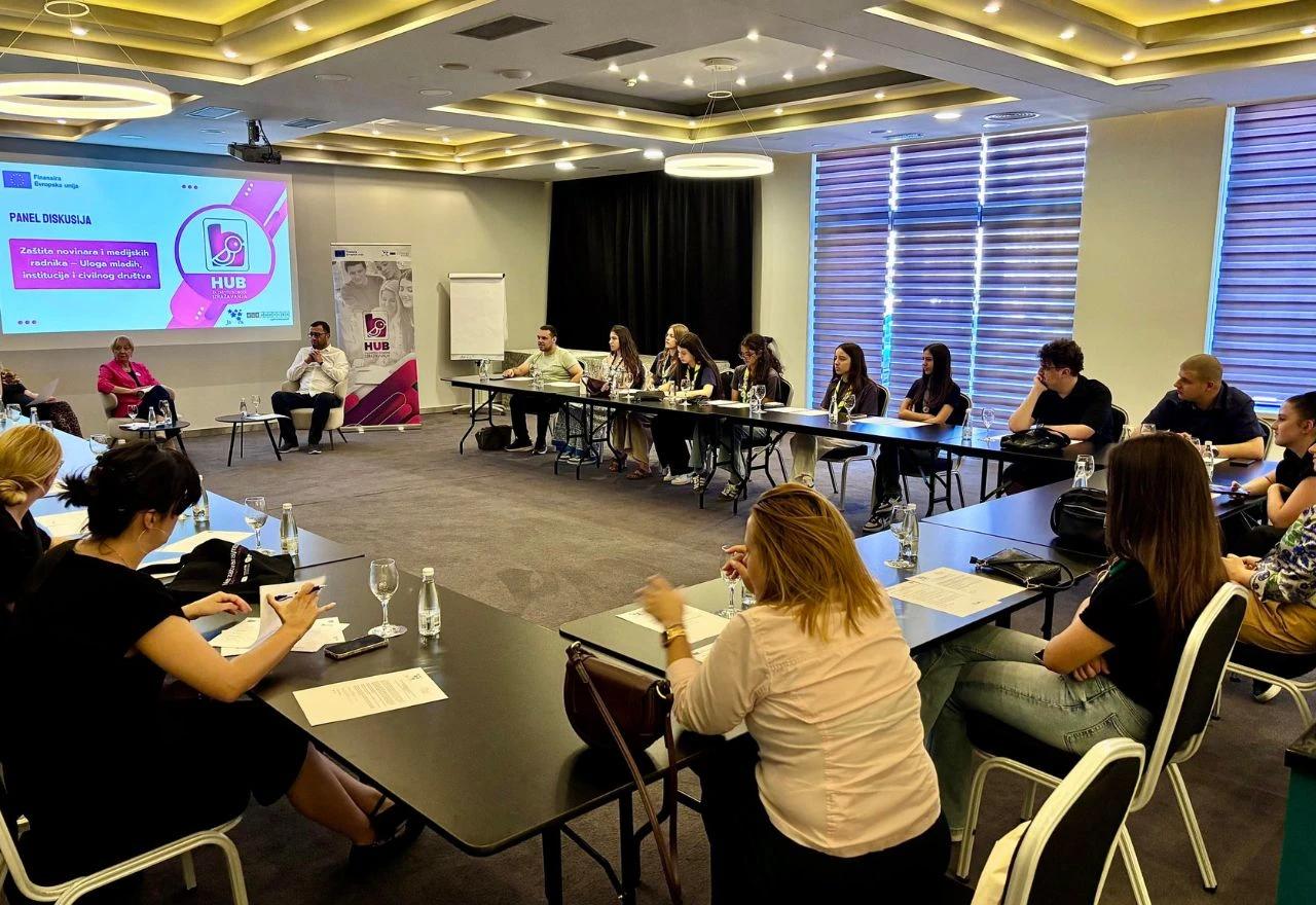Panel diskusija pod nazivom "Zaštita novinara i medijskih radnika – Uloga mladih, institucija i civilnog društva"