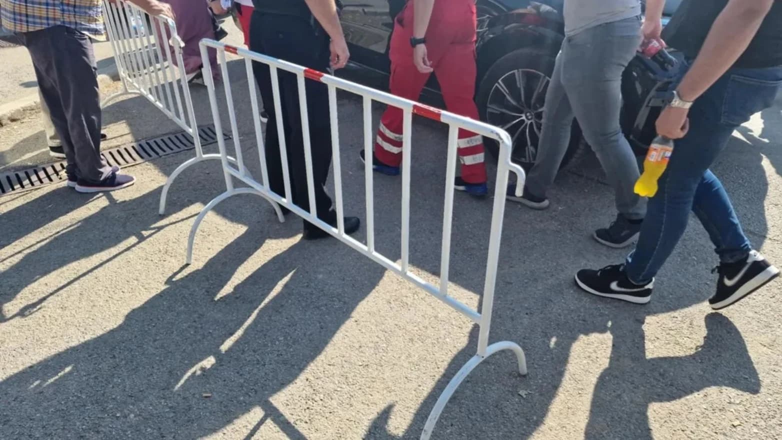 Na ulazu u Potočare oštećeno je službeno vozilo visokog predstavnika Christiana Schmidta.