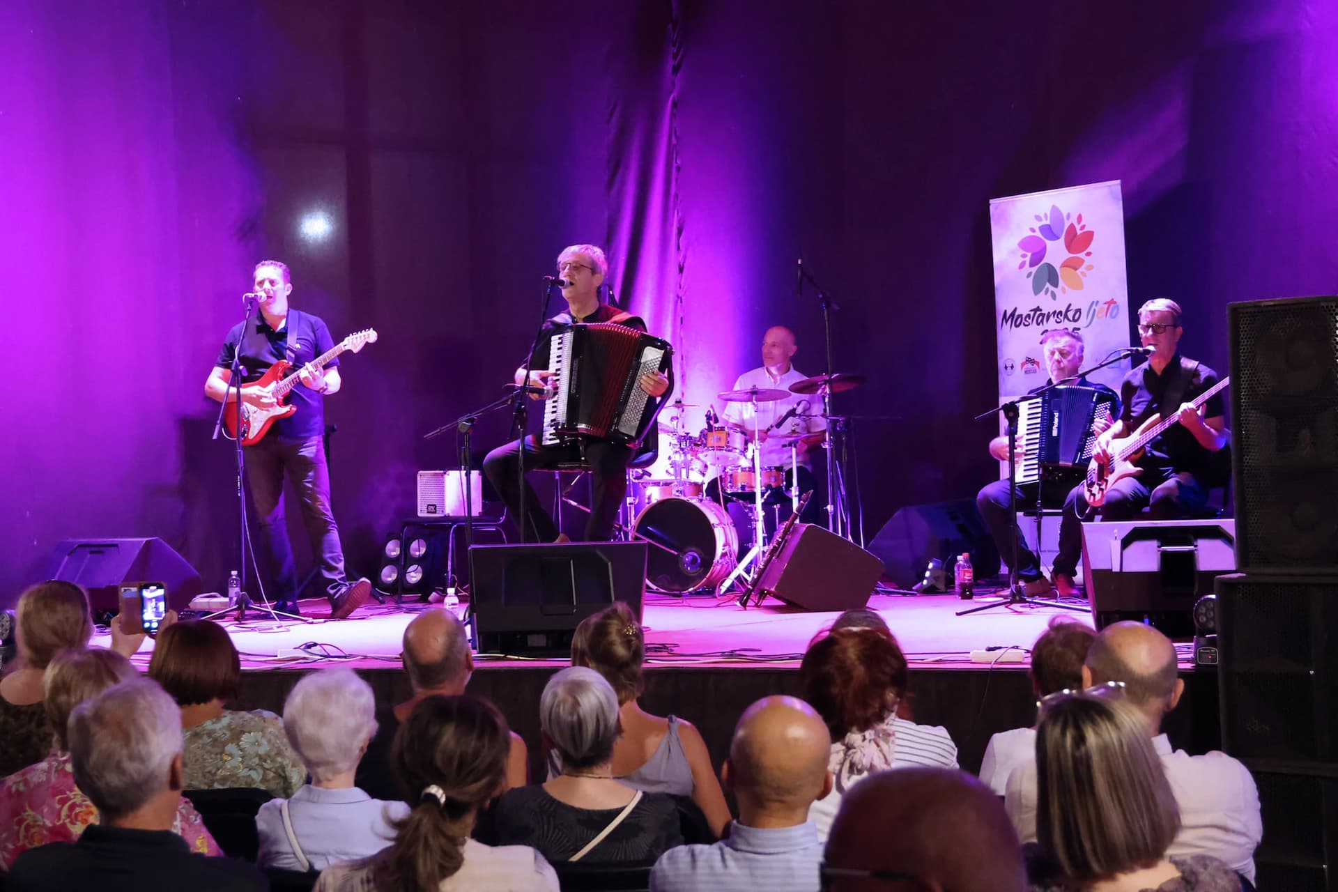 U Muzičkom centru Pavarotti održan koncert benda Sevdi Mustafa