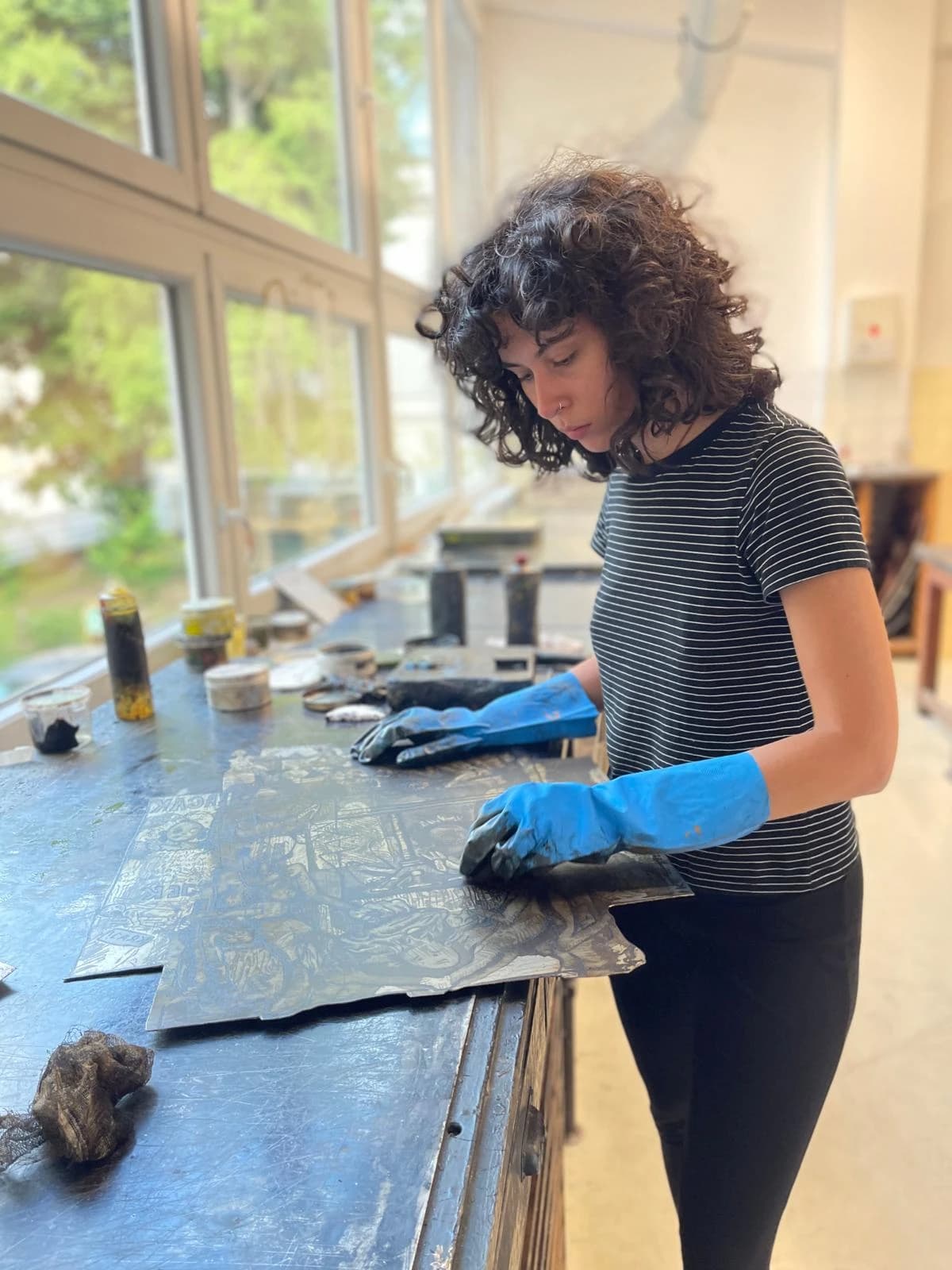 Medina Đukić u grafičkom ateljeu na akademiji u Ljubljani