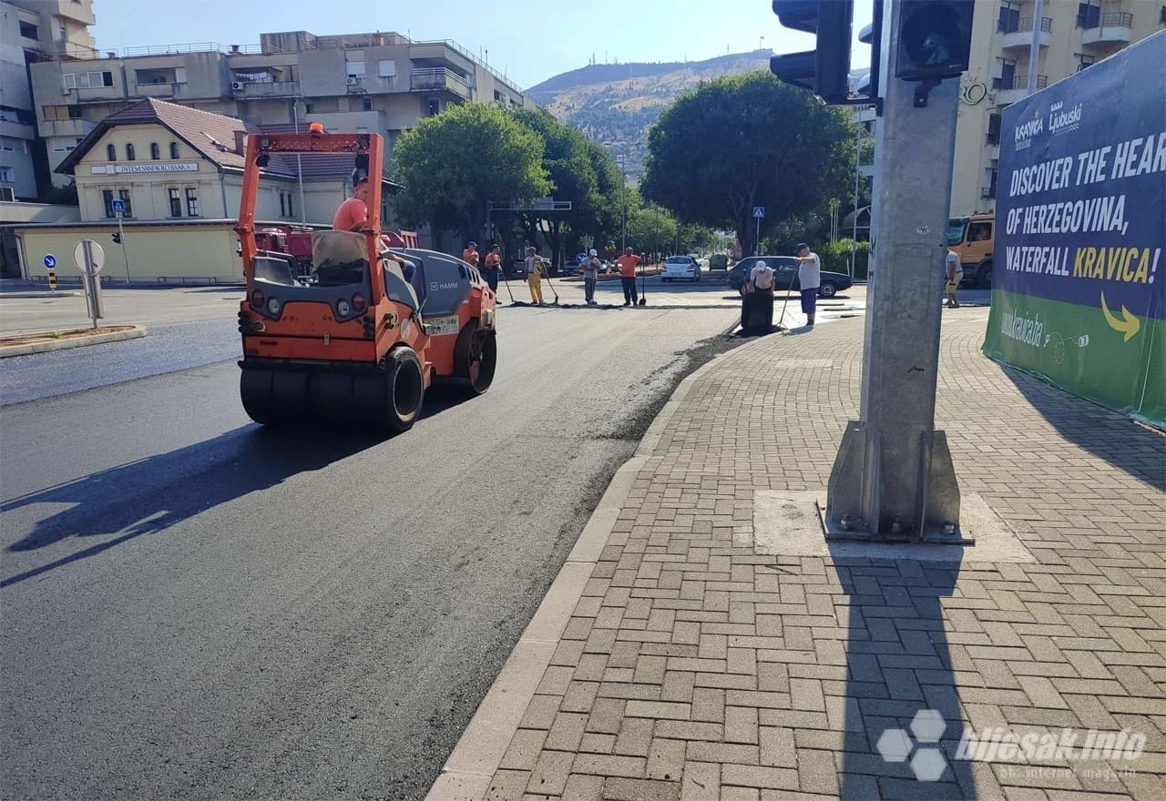 Asfaltiranje na križanju između bivšeg hotela Ero i buduće dvorane