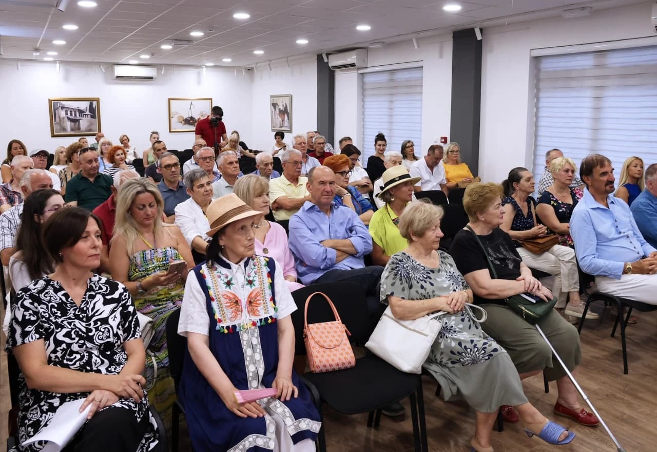 U Mostaru promovirana knjiga o dobrim ljudima koji mijenjaju svijet