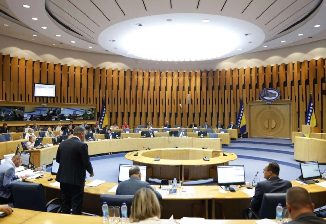 Dom naroda PSBiH nastavio 16. sjednicu uz spor oko dnevnog reda