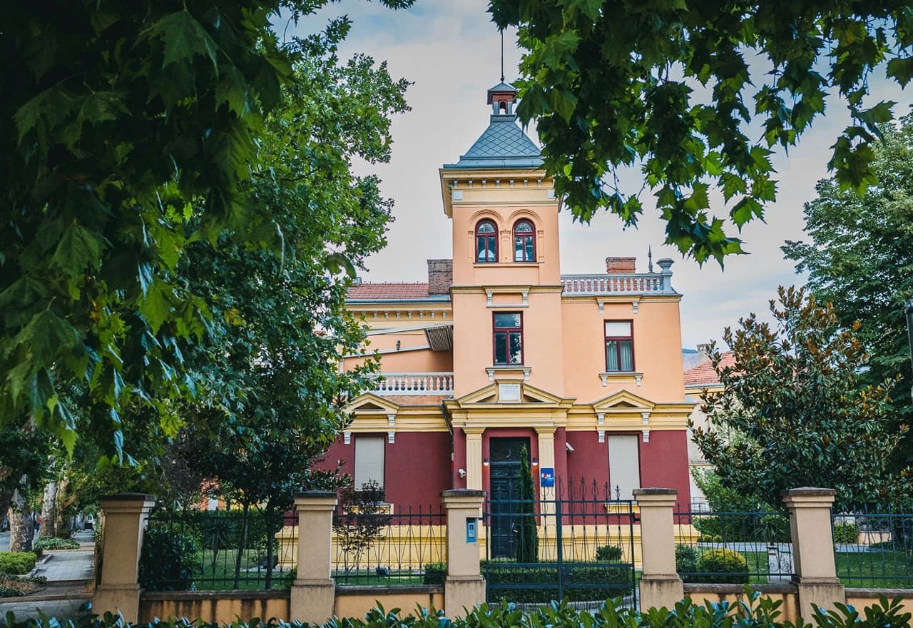 Tragovi austrougarske ere