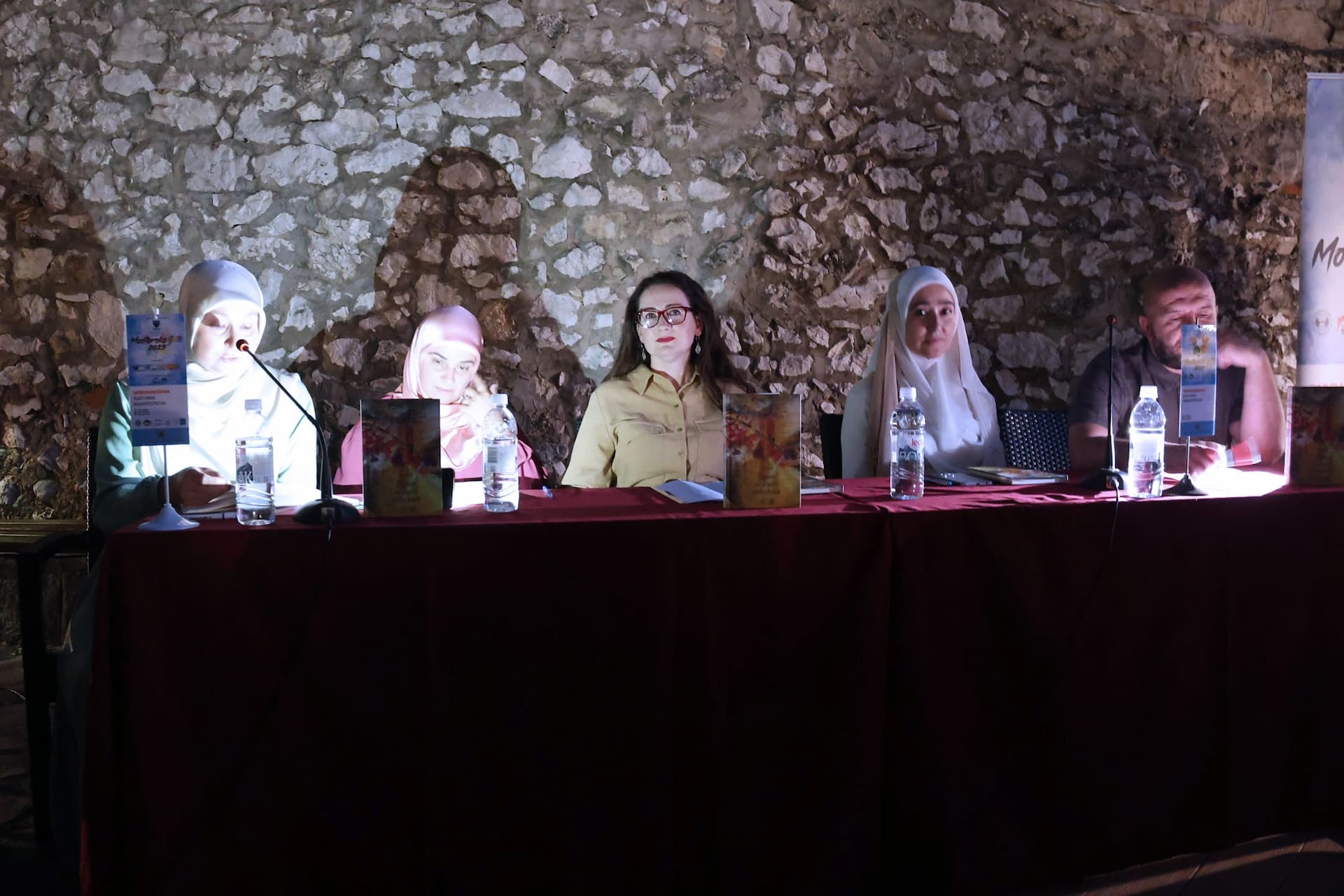 Grane iz kojih niču ruke