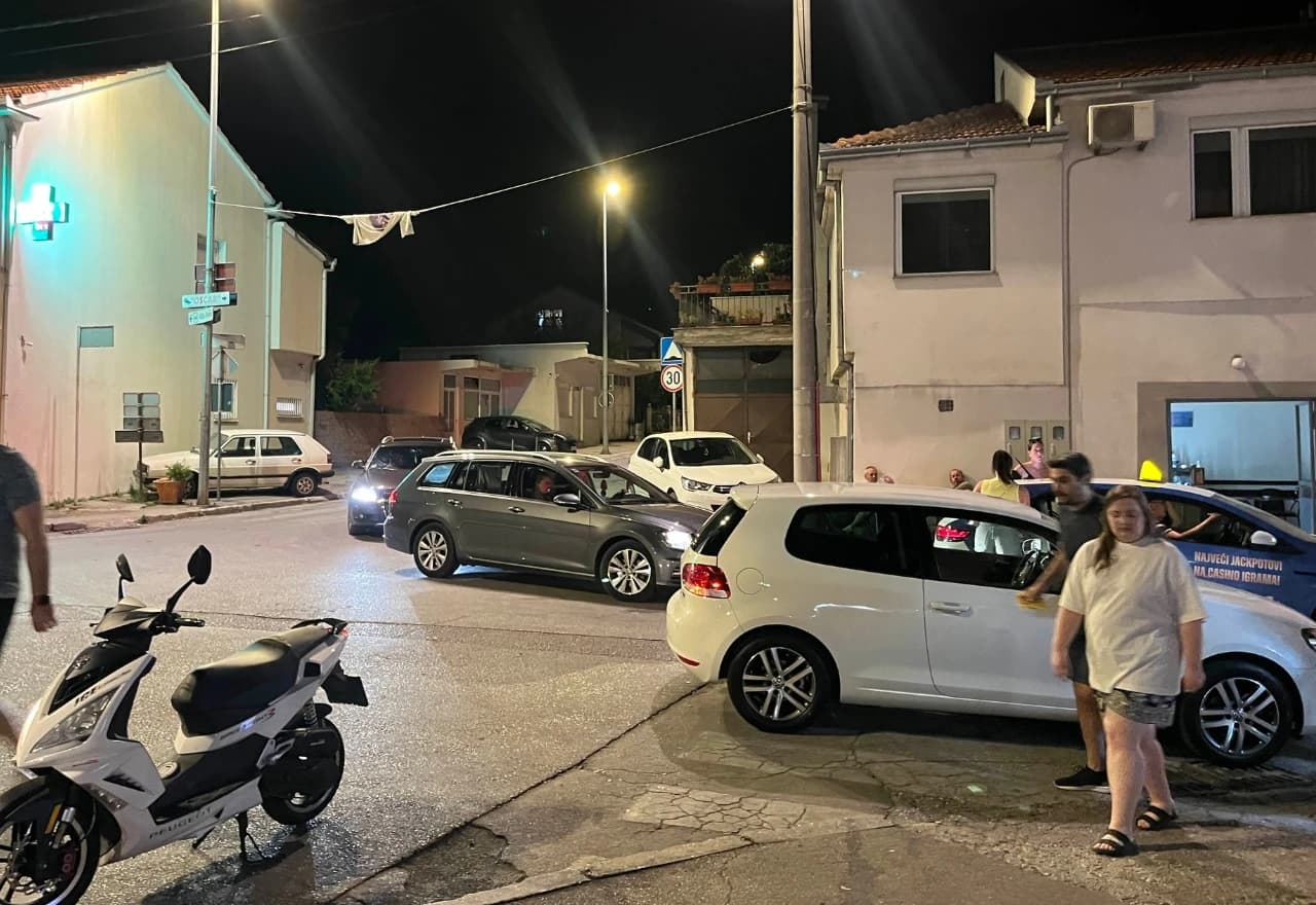 Gužve u kasnim noćnim satima na Lučkom mostu