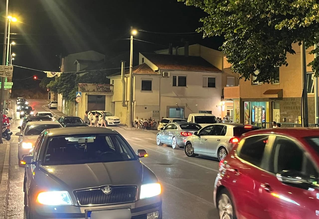 Gužve u kasnim noćnim satima na Lučkom mostu