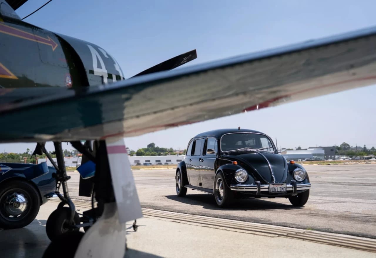 Limuzina iz snova: Luksuzna "Buba" s minibarom i mahagonijem na prodaju