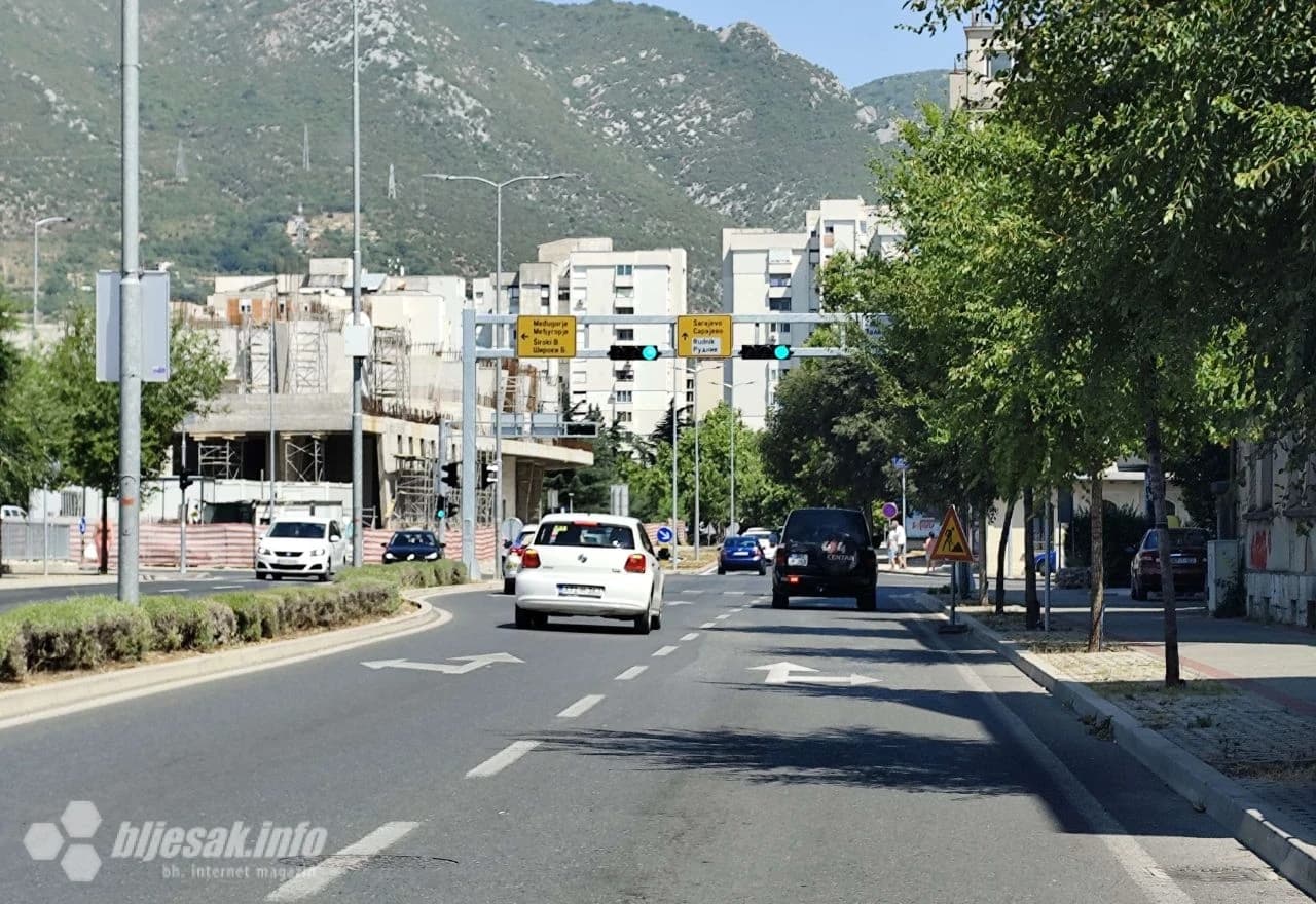 Semafori kod bivšeg hotela Ero