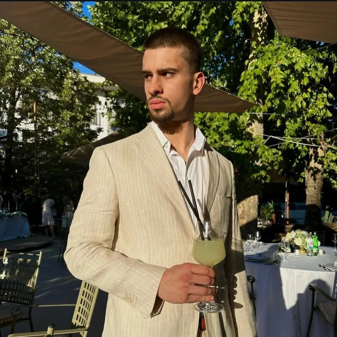 Fejsal Tipura na plantaži divljeg nara