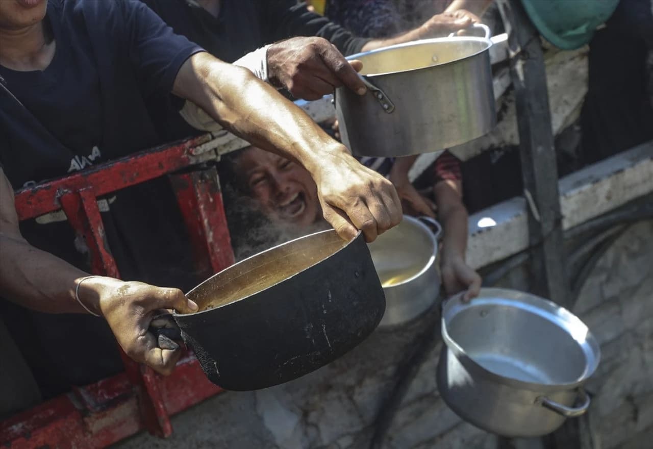 Gaza na rubu: Djeca kopaju po smeću, liječnici gladuju