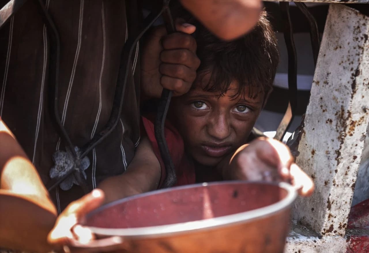 Gaza na rubu: Djeca kopaju po smeću, liječnici gladuju