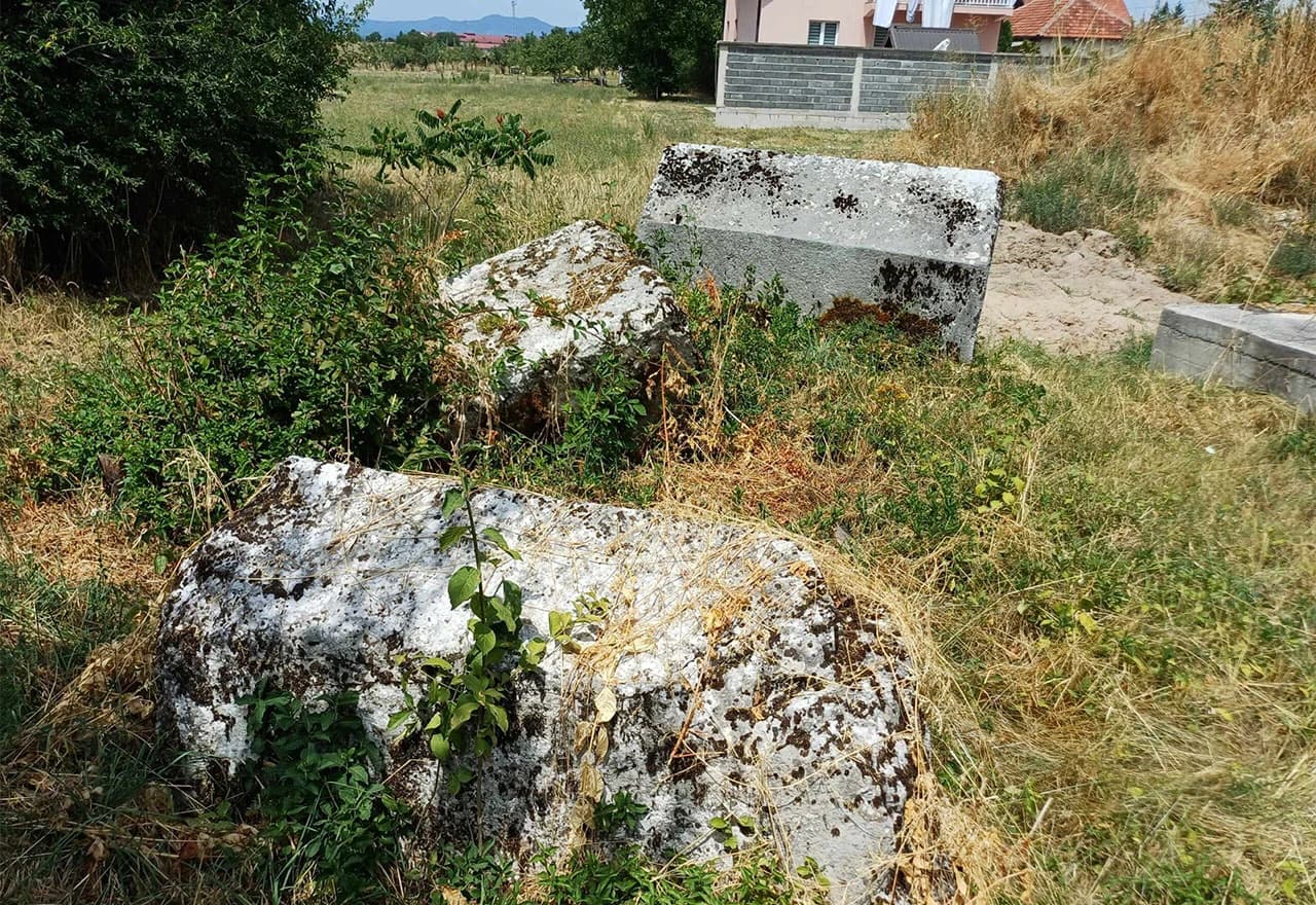 Fondacija Bassania traži hitnu reakciju vlasti zbog postavljanja kontejnera uz Crnač