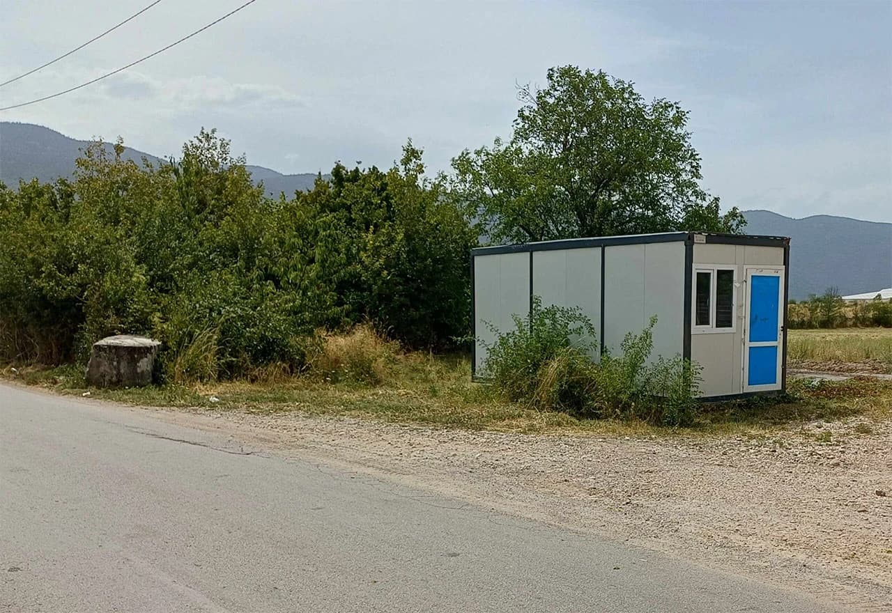 Fondacija Bassania traži hitnu reakciju vlasti zbog postavljanja kontejnera uz Crnač