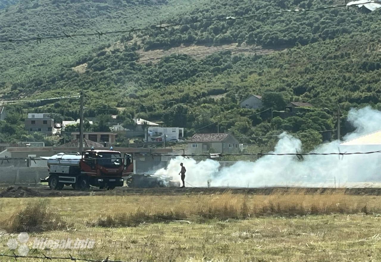 Požar u Vrapčićima: Gori raslinje u blizini pošte