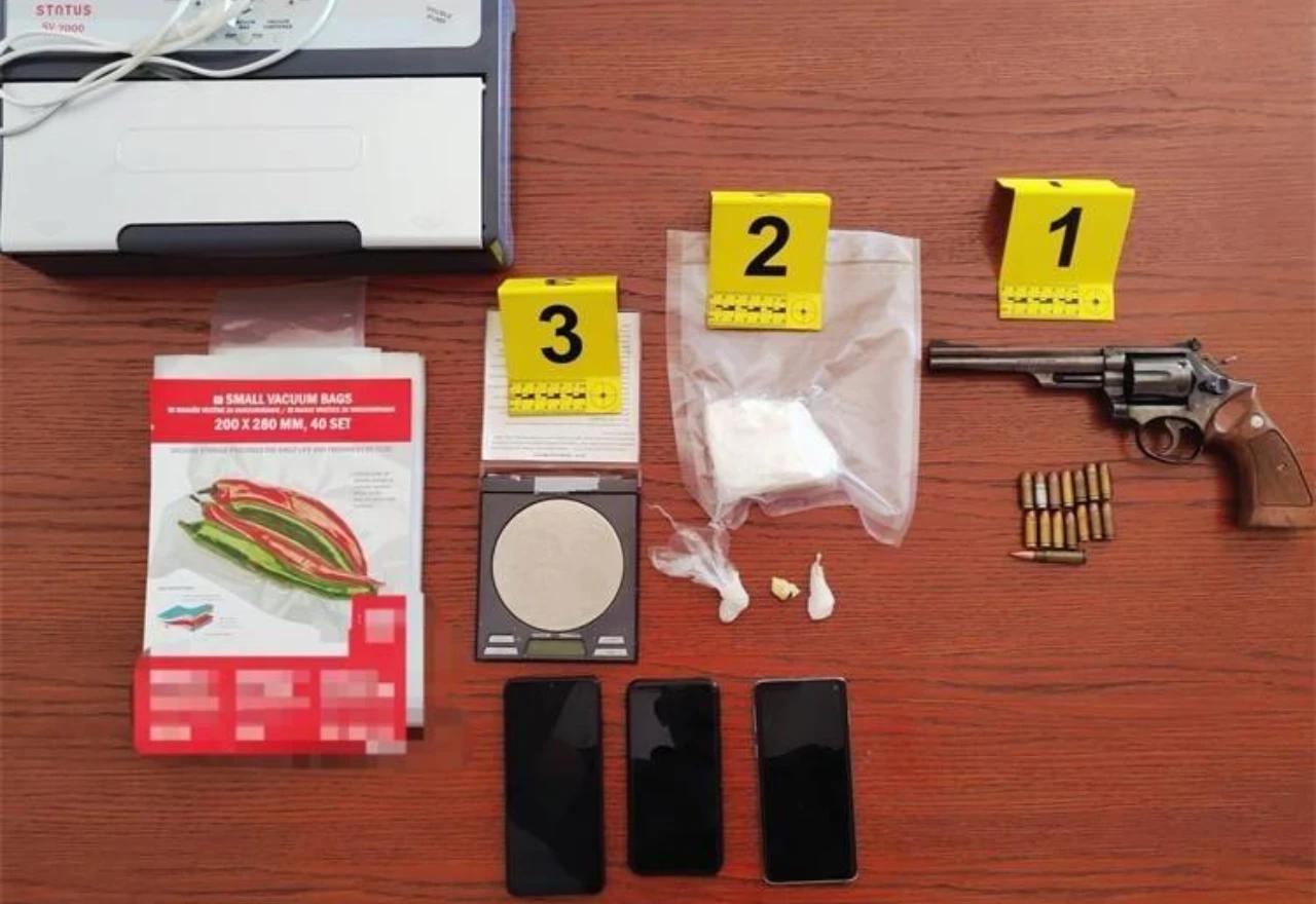 Dokazni materiijali koje je policija zaplijenila