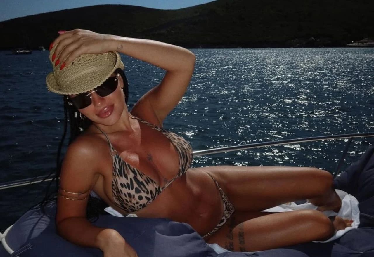 Teodora uživa na jahti