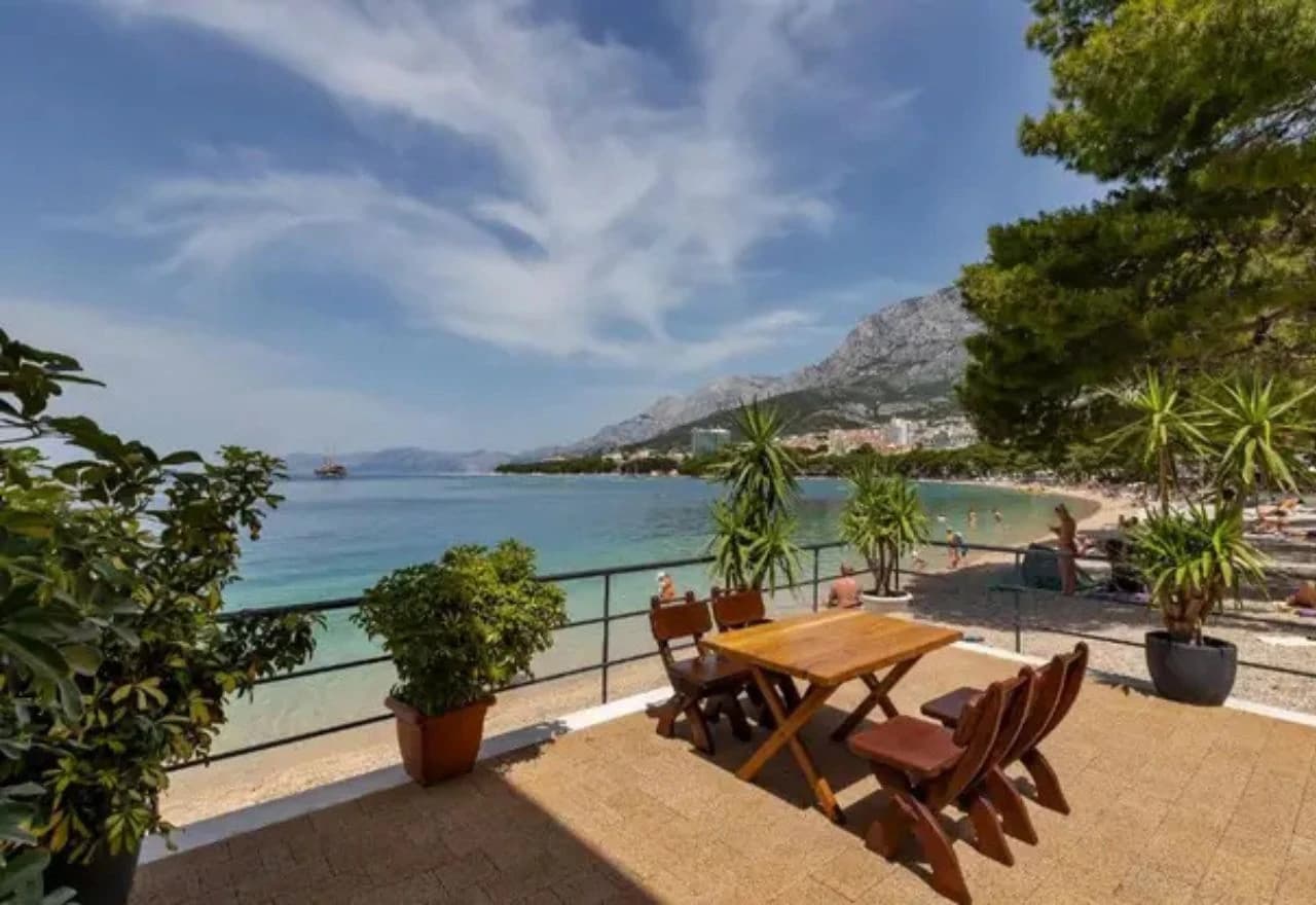 Kultna "Žuta kuća" u Makarskoj