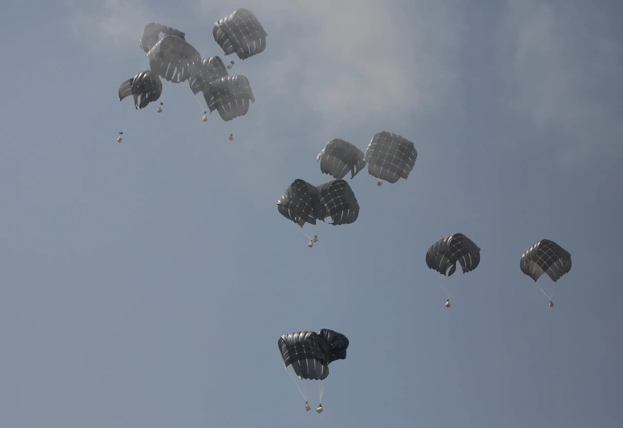 Humanitarna pomoć padobranima dostavljena u Gazu