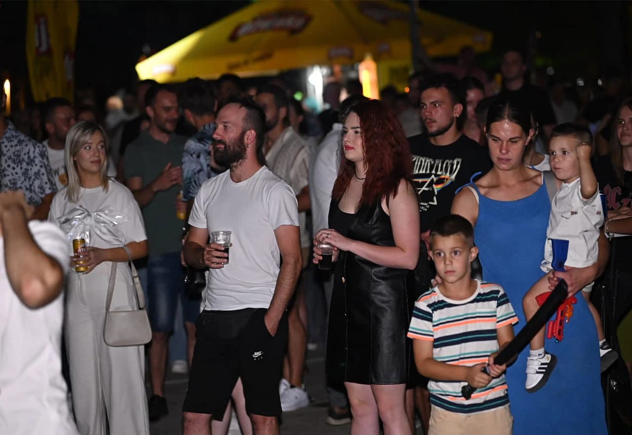 Daleka Obala rasplesala i raznježila Posušje