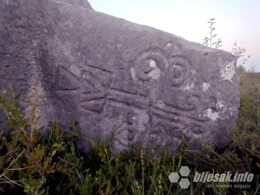 Ukras na jednom od stećaka