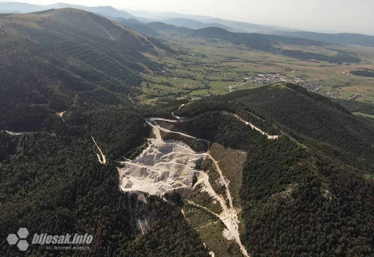 S jedne strane brda rudnik, s druge strane Kupres