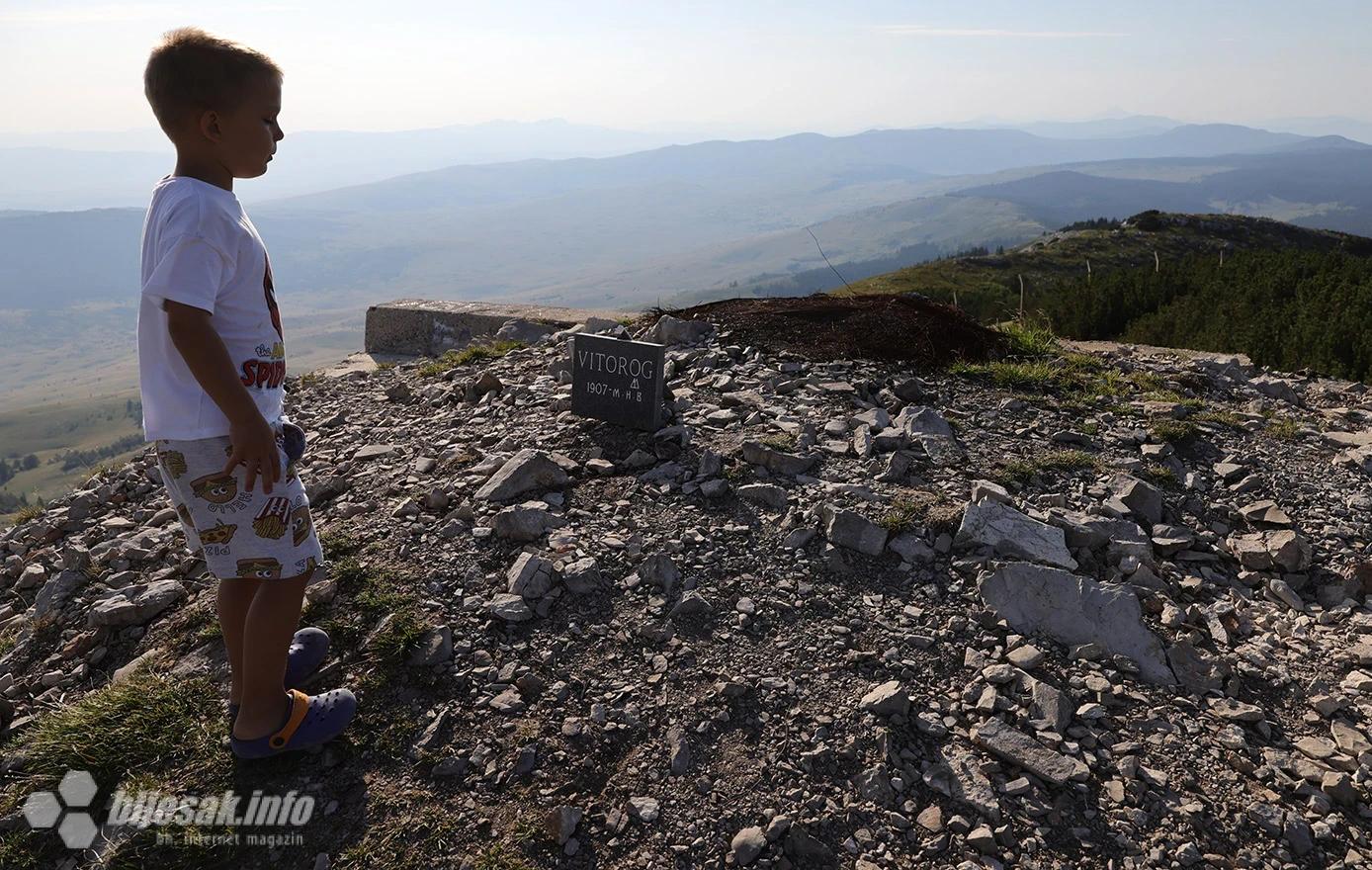 Mladi offrodaš na vrhu Vitoroga
