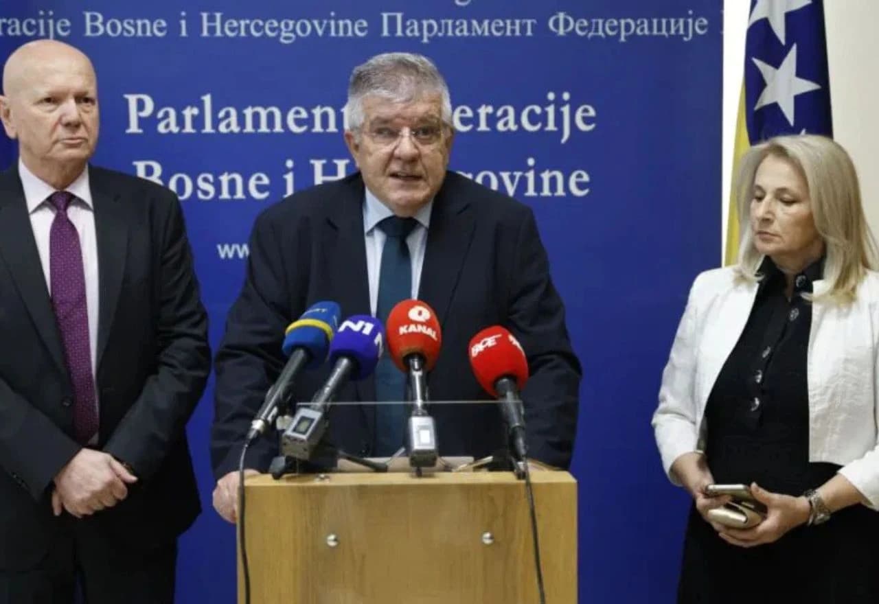 Dragan Mioković, Mladen Bošković i Azra Okić