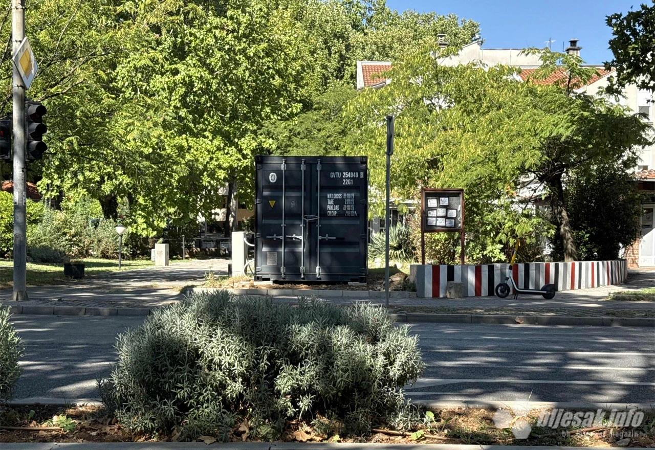 Na mjestu trafike nikla je malo veća trafika - crni kontejner