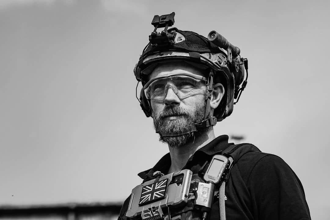 Britanski veteran Chris 'Swampy' Garrett poginuo je od ruskog improviziranog eksplozivnog uređaja u regiji Kharkiv. Bio je deminer i osnivač humanitarne organizacije Prevail NGO