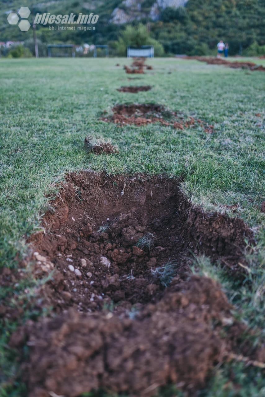 Rupe na ragbi terenu u Raštanima
