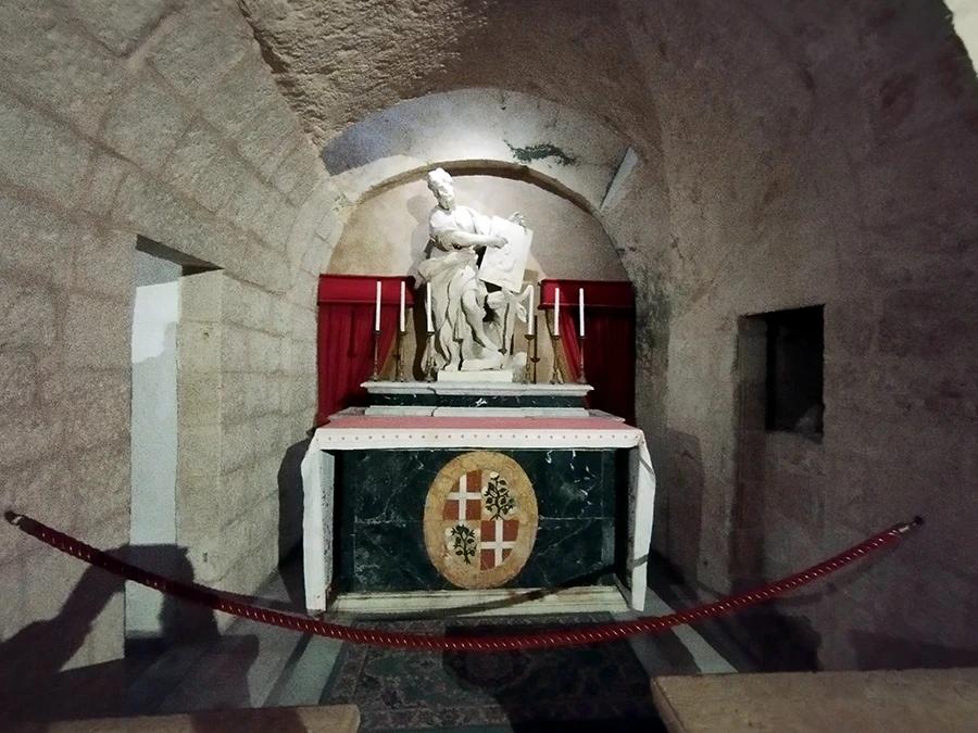 Jedna od „baldahin grobnica“