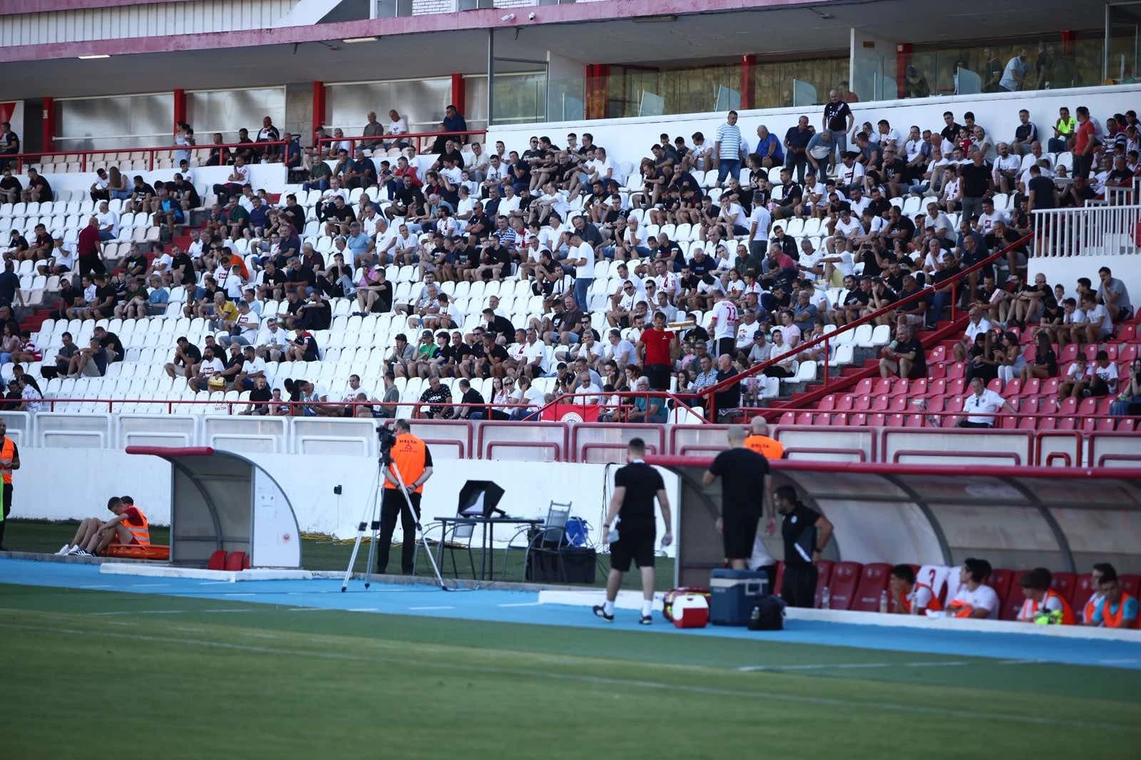 Tribine se još uvijek pune