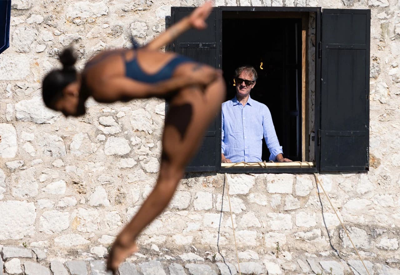 Britanski Veleposlanik u BIH Julian Reilly posmatra skokove