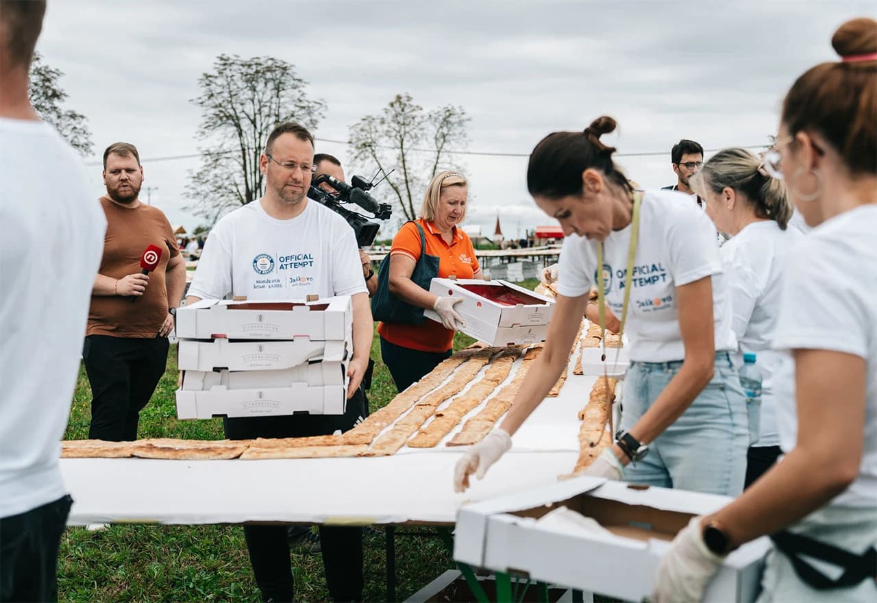 Jaškovo oborilo Guinnessov rekord najdužom linijom štrudli