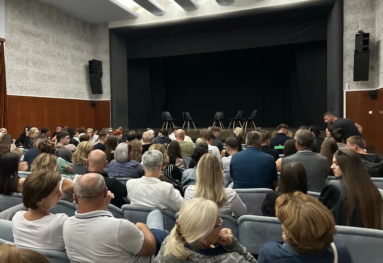 Gradsko kazalište mladih Vitez oduševilo publiku novom komedijom