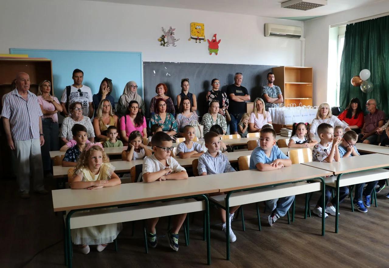 Buhač i Velagić posjetili učenike na početku školske godine u Mostaru