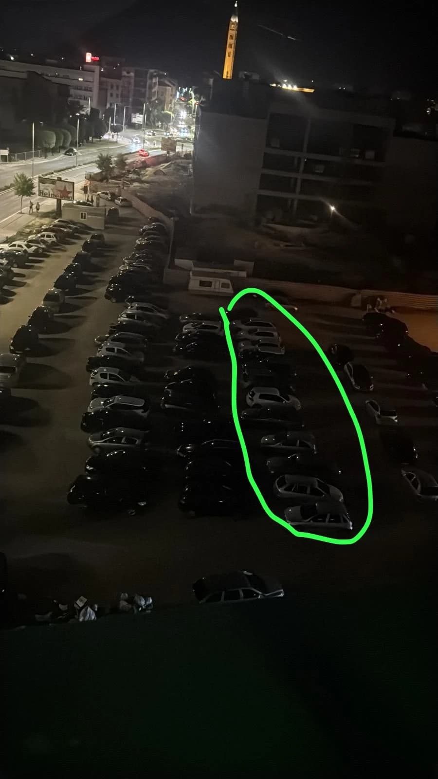 Nepropisno parkiranje u Mostaru izazvalo kaos: građani satima zarobljeni na parkingu