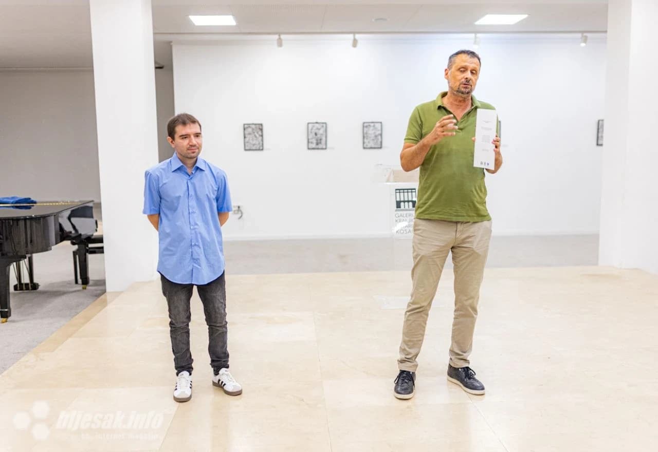 Izložba ''Vjerski koraci'' Odeja Atića