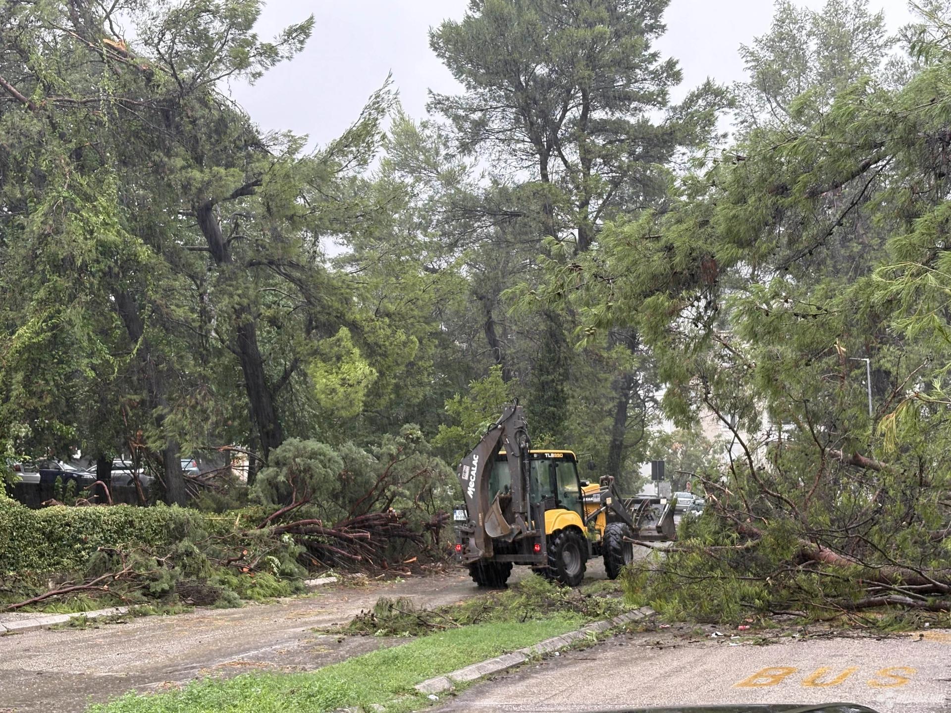 Zakrčen put prema bolnici