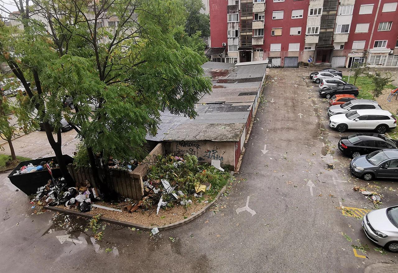 Smeće razbacano nakon nevremena