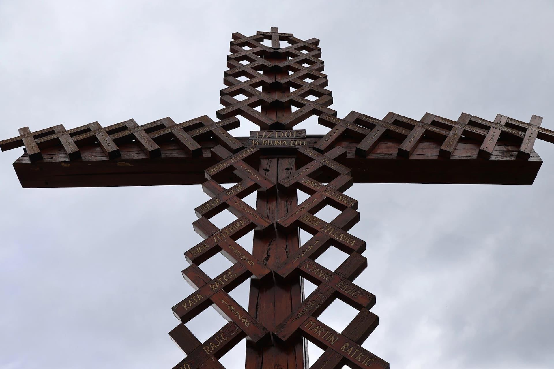 Obilježena 32. godišnjica stradanja Hrvata u Uzdolu