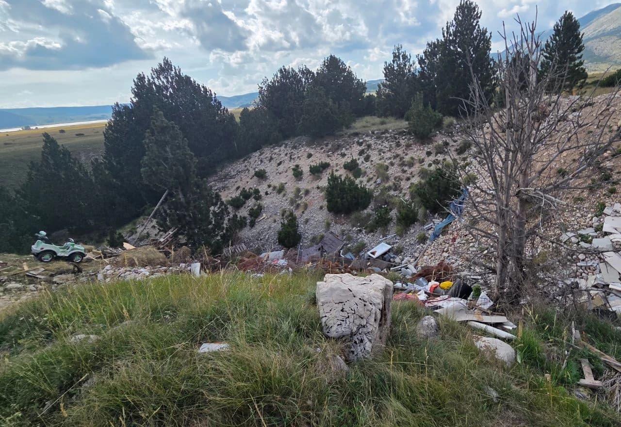 Ekološki užas na Blidinju: Smeće i džipovi razaraju park prirode!