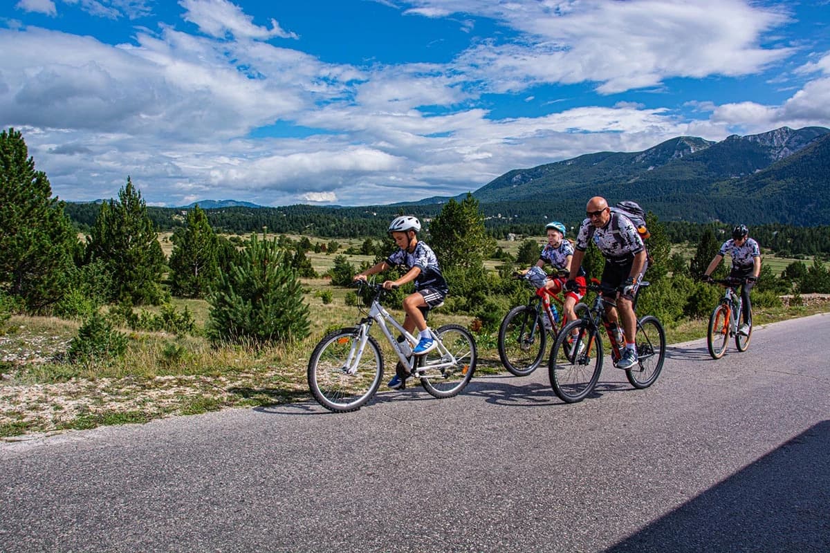 Biciklom kroz povijest, prirodu i zajedništvo