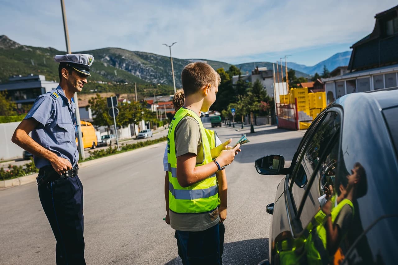 Na ulicama Mostara školske patrole upozoravaju na početak nastave