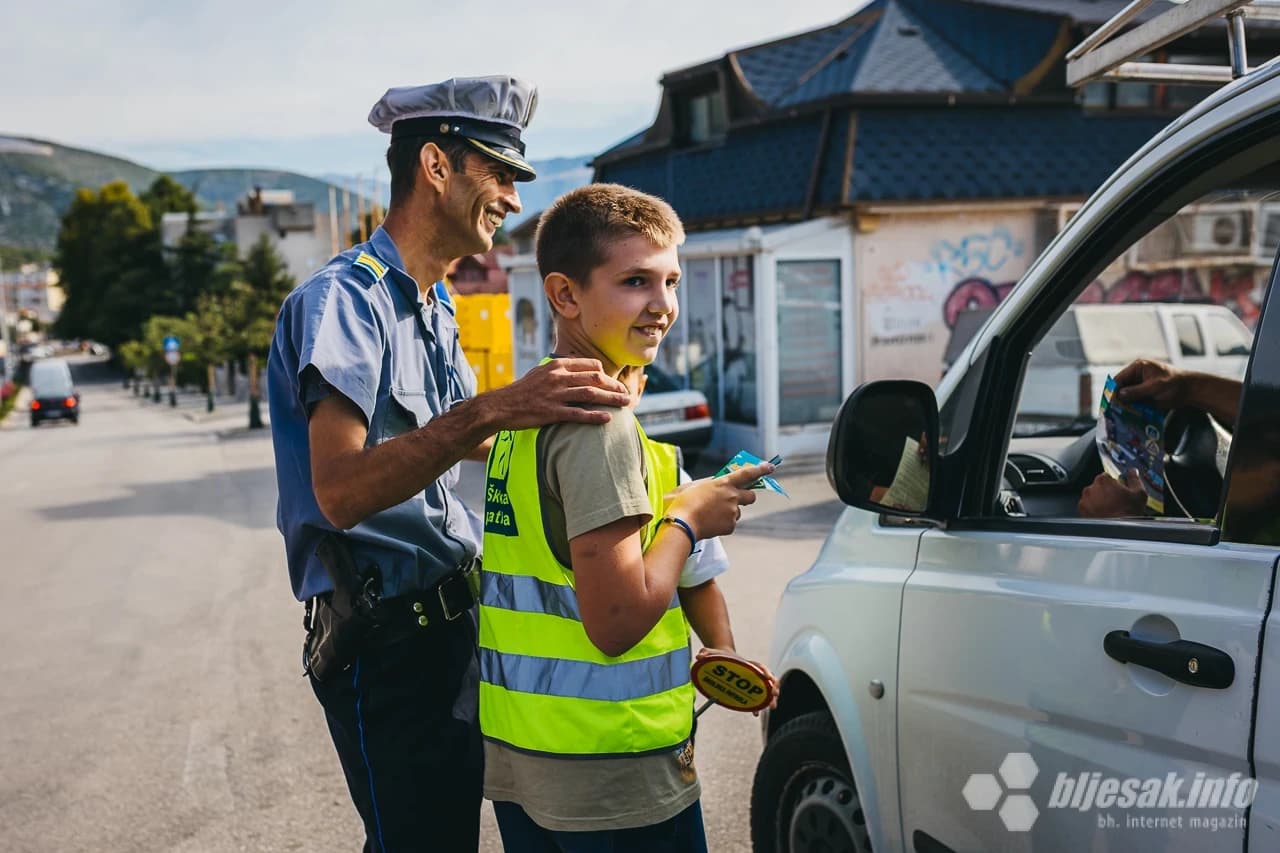 Na ulicama Mostara školske patrole upozoravaju na početak nastave