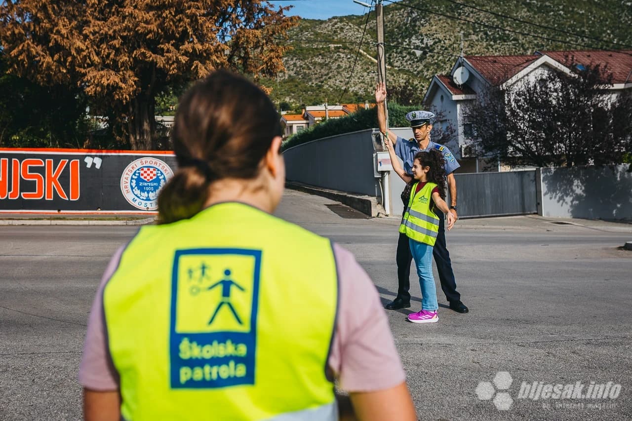 Na ulicama Mostara školske patrole upozoravaju na početak nastave