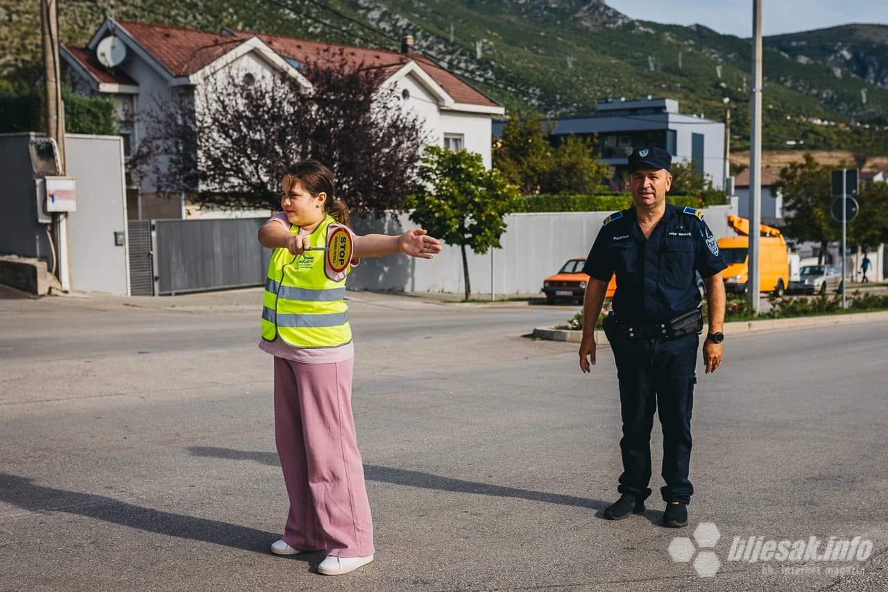 Na ulicama Mostara školske patrole upozoravaju na početak nastave