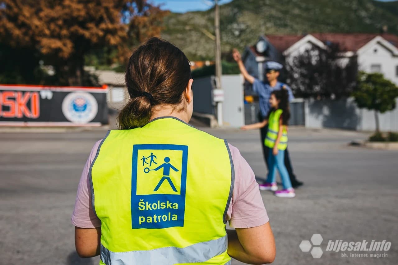 Na ulicama Mostara školske patrole upozoravaju na početak nastave