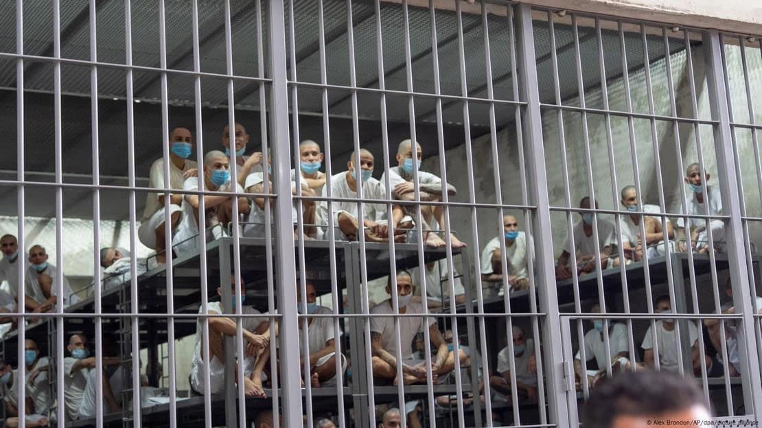 Zatvor maksimalne sigurnosti Cecot u El Salvadoru - Prenapučenost je često predmet pritužbi